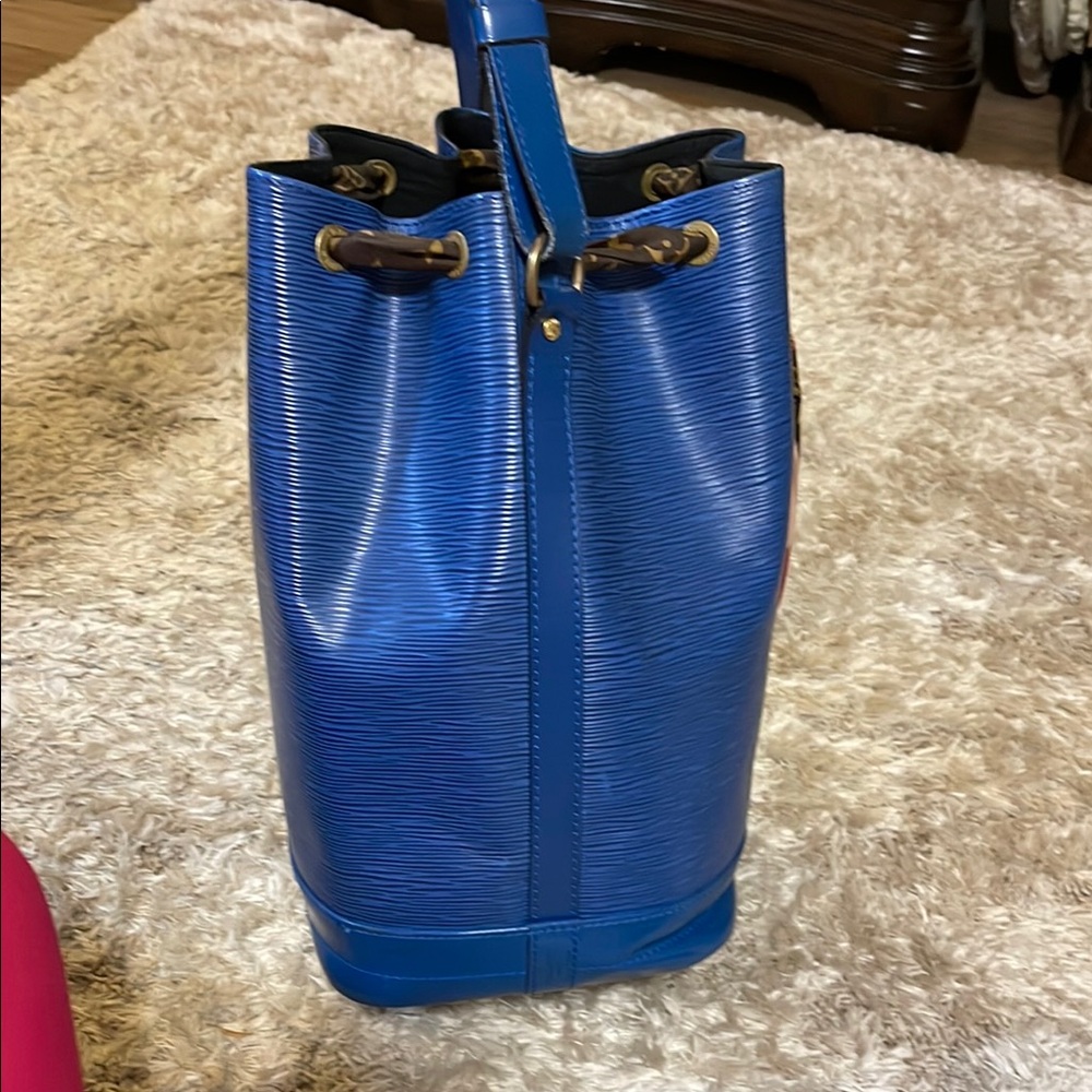 Louis Vuitton Toledo Blue Epi Noe Bag, Gold Hardware, Summer Trunks Bandeau - Picture 4 of 17